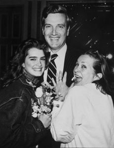 Brooke Shields with father Frank and mom, Teri 1984, NY.jpg